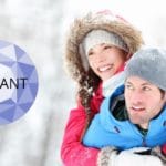 Ein Paar im Winter und das Diamant Logo